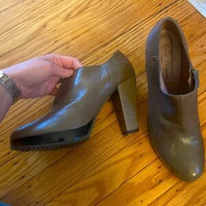 EUC gray Robert Clergerie high heeled bootie